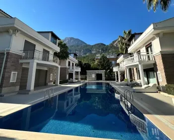 Kemer'de tamamen yenilenmiş modern villa satılık